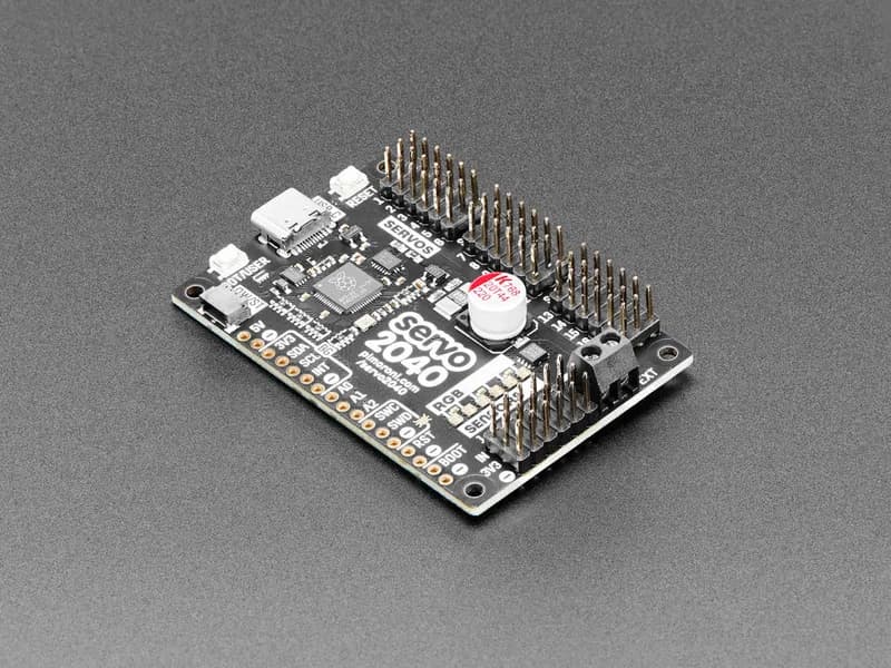 Pimoroni Servo 2040 - RP2040 18-канальный сервоконтроллер