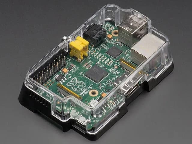 Adafruit Pi Case — Корпус для Raspberry Pi модели A или B