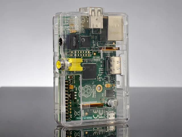 Pi Shell — прозрачный корпус Raspberry Pi модели A или B