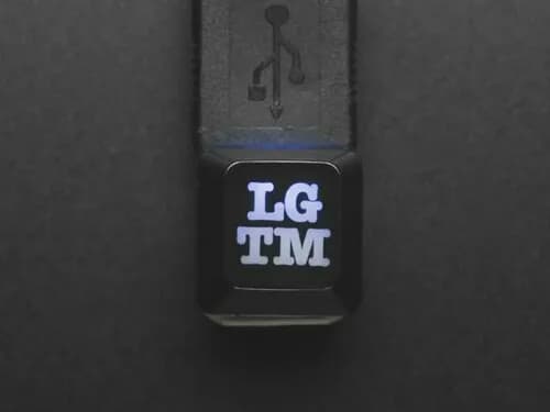 Светящаяся клавиатура с гравировкой и аббревиатурой LGTM (выглядит хорошо для меня)