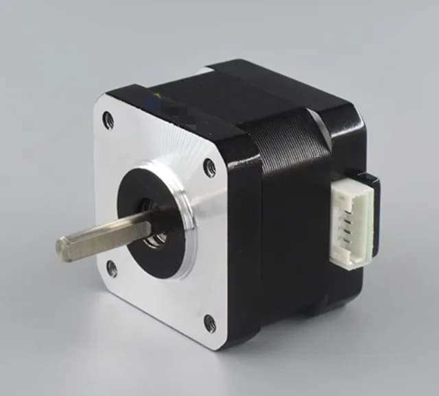 Шаговый двигатель NEMA17 42BYGH40 42-40 мм