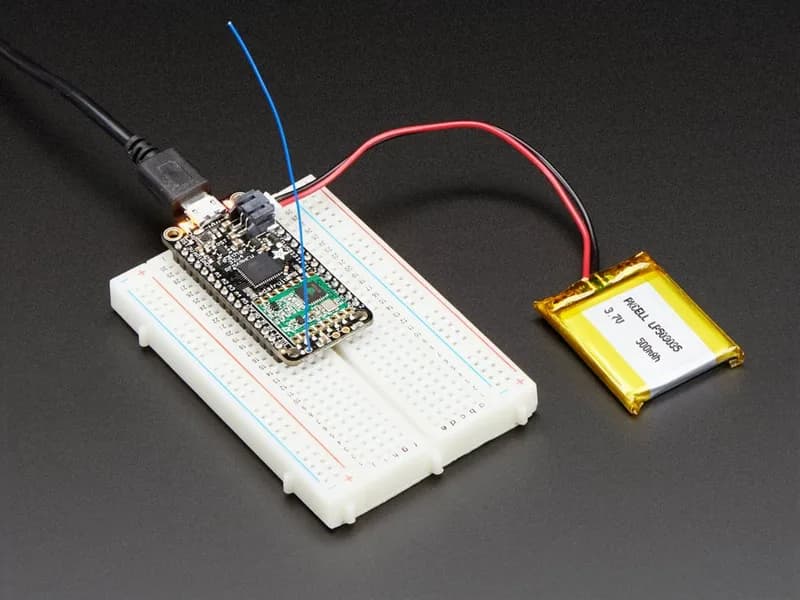 Adafruit Feather 32u4 RFM95 LoRa Radio - 868 или 915 МГц RadioFruit